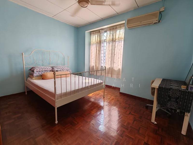 2-storey Terraced House for Sale in Sungai Buloh (Selangor) - Mohd Aizat Saiful Bahri - Bedroom - PropertyGuru.com.my