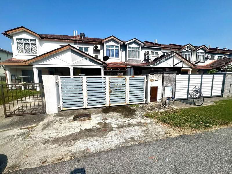 2-storey Terraced House for Sale in Sungai Buloh (Selangor) - Mohd Aizat Saiful Bahri - Exterior - PropertyGuru.com.my
