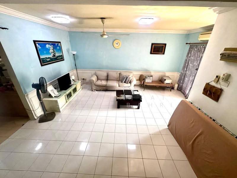 2-storey Terraced House for Sale in Sungai Buloh (Selangor) - Mohd Aizat Saiful Bahri - Living Room - PropertyGuru.com.my