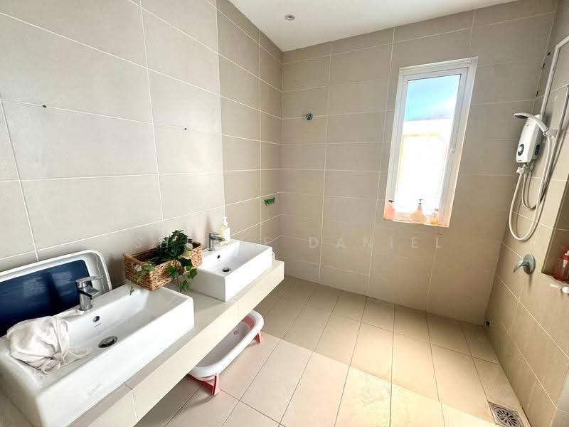 Rumah Teres untuk Dijual di Bandar Rinching (Semenyih) - Ashraff Daniel - Bathroom - PropertyGuru.com.my