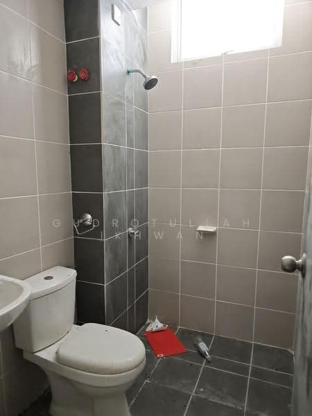 Townhouse for Sale in Dengkil (Selangor) - Gudrotullah Ikhwan - Bathroom - PropertyGuru.com.my