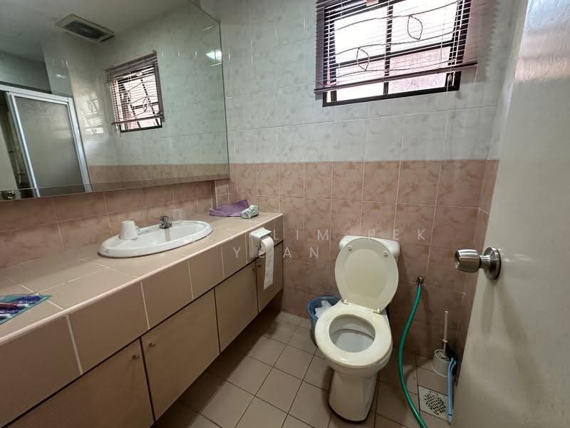 Rumah Berkembar untuk Dijual di Sungai Long (Bandar Sungai Long) - Chris Lim Pek Yean - Bathroom - PropertyGuru.com.my