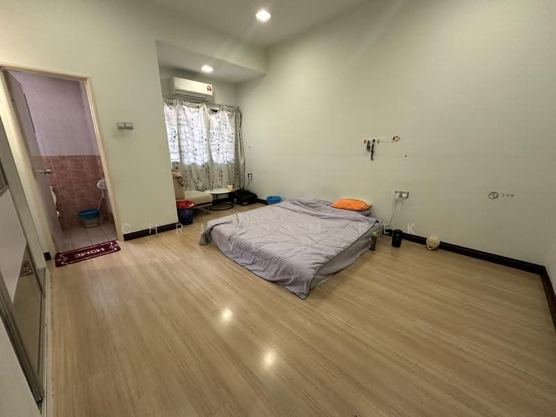 Rumah Berkembar untuk Dijual di Sungai Long (Bandar Sungai Long) - Chris Lim Pek Yean - Bedroom - PropertyGuru.com.my