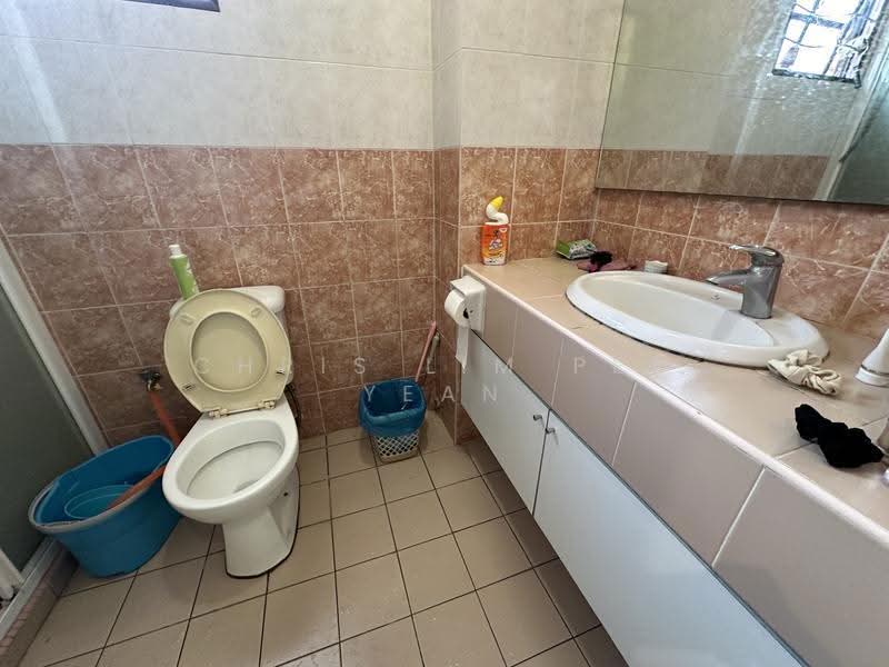 Rumah Berkembar untuk Dijual di Sungai Long (Bandar Sungai Long) - Chris Lim Pek Yean - Bathroom - PropertyGuru.com.my