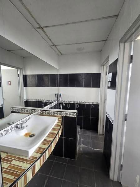 Pejabat untuk Disewa di Laman Seri Business Park (Shah Alam) - Zuraina Rajudin - Bathroom - PropertyGuru.com.my