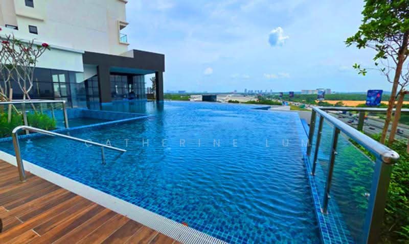 Kediaman Servis untuk Dijual di KR7 Residences - Catherine Lum - Pool - PropertyGuru.com.my