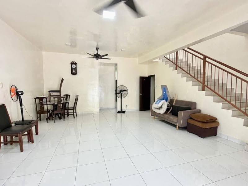 2-storey Terraced House for Rent in Johor Bahru (Johor) - Pauline Ng - Living Room - PropertyGuru.com.my