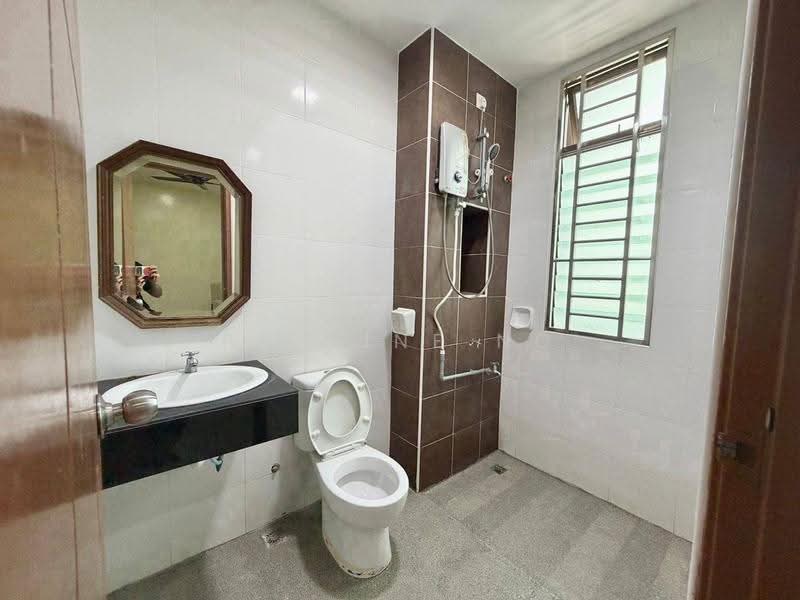 2-storey Terraced House for Rent in Johor Bahru (Johor) - Pauline Ng - Bathroom - PropertyGuru.com.my