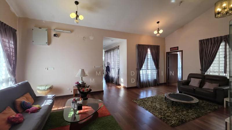 Rumah Berkembar untuk Dijual di Bukit Jelutong (Shah Alam) - Mohammad Din Majid - Living Room - PropertyGuru.com.my