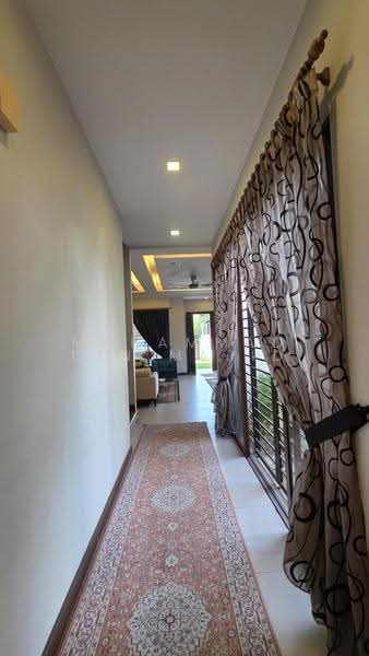 Rumah Berkembar untuk Dijual di Bukit Jelutong (Shah Alam) - Mohammad Din Majid - Corridor - PropertyGuru.com.my
