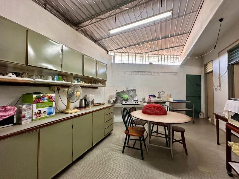 2-storey Terraced House for Sale in Minden Heights (Gelugor) - Eric Boh - Kitchen - PropertyGuru.com.my