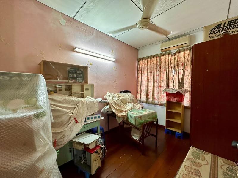 2-storey Terraced House for Sale in Minden Heights (Gelugor) - Eric Boh - Bedroom - PropertyGuru.com.my