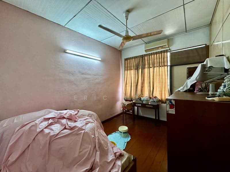 2-storey Terraced House for Sale in Minden Heights (Gelugor) - Eric Boh - Bedroom - PropertyGuru.com.my