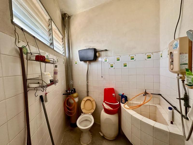 2-storey Terraced House for Sale in Minden Heights (Gelugor) - Eric Boh - Bathroom - PropertyGuru.com.my