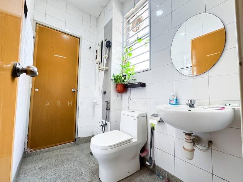 2-storey Terraced House for Sale in Taman Mutiara Indah (Puchong) - Ashraff Daniel - Bathroom - PropertyGuru.com.my