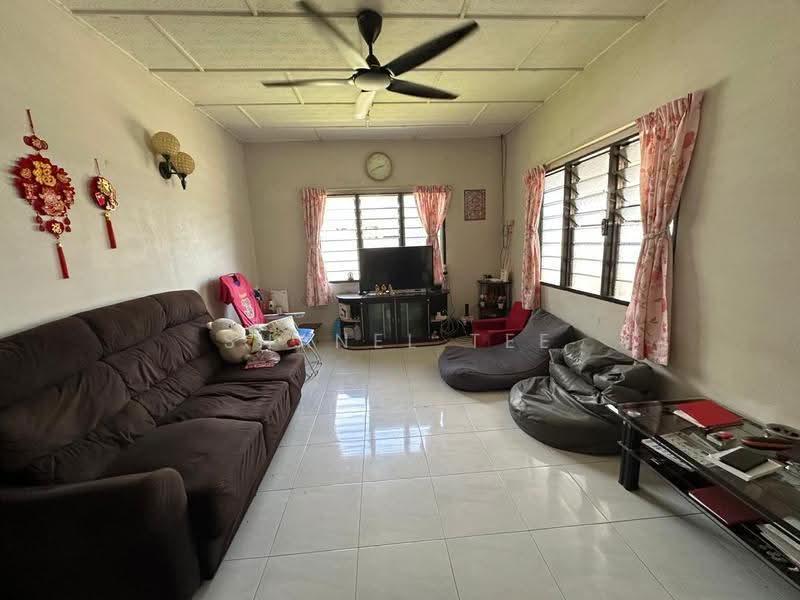 Rumah Teres 2-Tingkat untuk Dijual di Taman Sri Jaya (Kluang) - Shanel Tee - Living Room - PropertyGuru.com.my