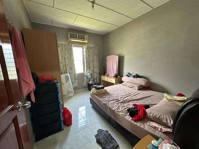 Rumah Teres 2-Tingkat untuk Dijual di Taman Sri Jaya (Kluang) - Shanel Tee - Bedroom - PropertyGuru.com.my