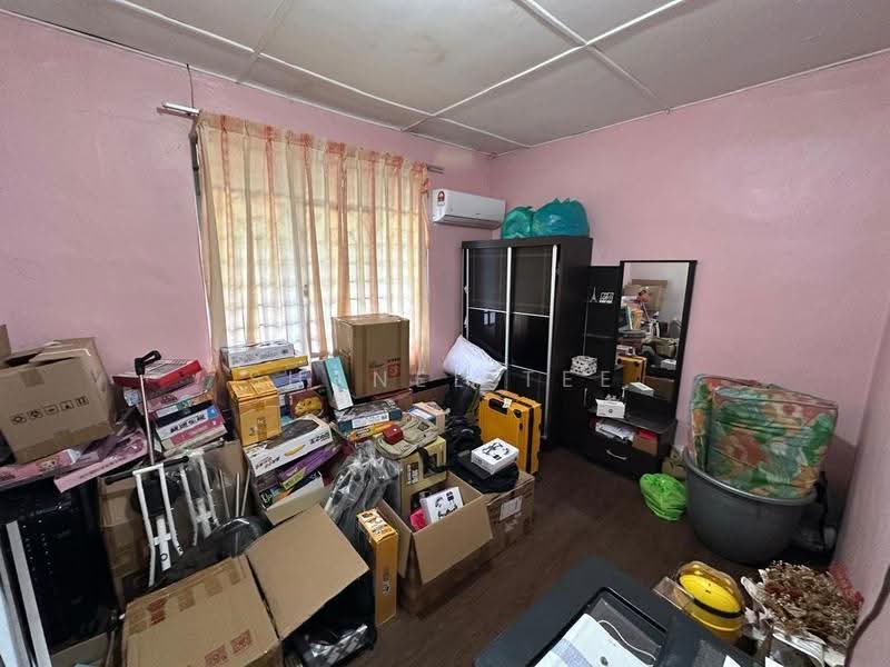 Rumah Teres 2-Tingkat untuk Dijual di Taman Sri Jaya (Kluang) - Shanel Tee - Bedroom - PropertyGuru.com.my