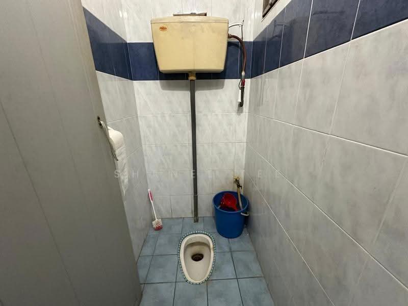 Rumah Teres 2-Tingkat untuk Dijual di Taman Sri Jaya (Kluang) - Shanel Tee - Bathroom - PropertyGuru.com.my