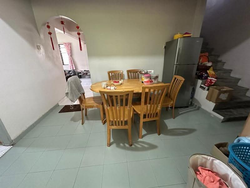 Rumah Teres 2-Tingkat untuk Dijual di Taman Sri Jaya (Kluang) - Shanel Tee - Dining Room - PropertyGuru.com.my