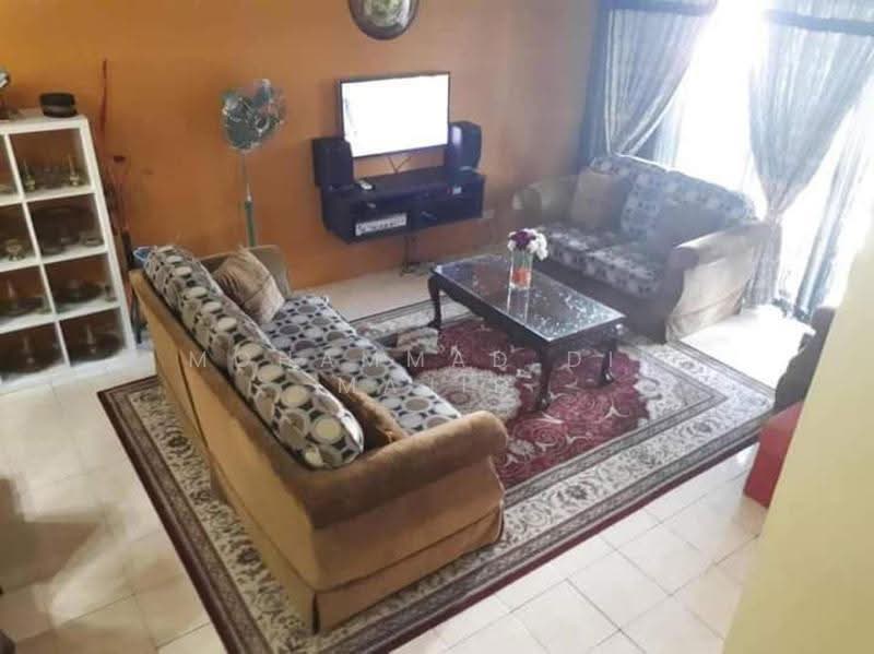 Rumah Teres 2-Tingkat untuk Dijual di Taman Bukit Subang (Shah Alam) - Mohammad Din Majid - Living Room - PropertyGuru.com.my