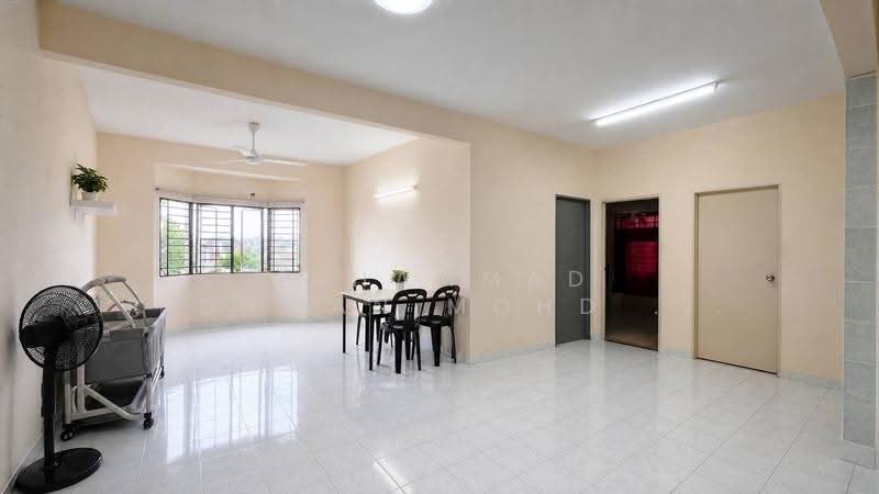 Apartment for Sale at Mutiara Subang - Muhammad Ridhwan Mohd Huzairi - Living Room - PropertyGuru.com.my