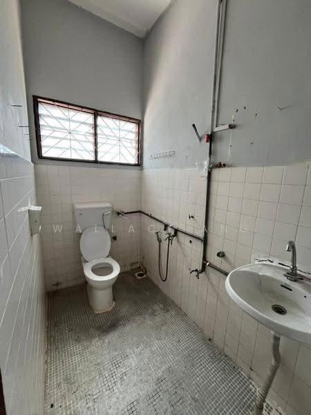 1-storey Terraced House for Sale in Taman Johor Jaya (Johor Bahru) - Wallace Ang - Bathroom - PropertyGuru.com.my
