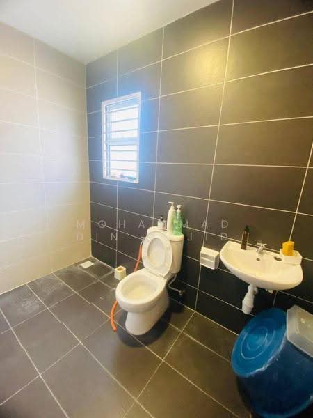 Semi-Detached House for Sale in Taman Desiran Bayu (Puchong) - Mohammad Din Majid - Bathroom - PropertyGuru.com.my