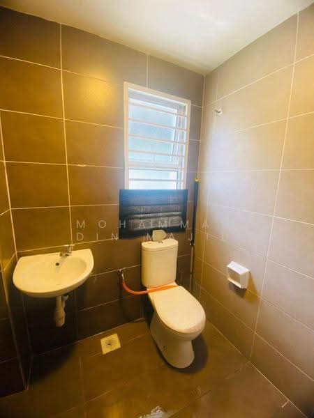 Semi-Detached House for Sale in Taman Desiran Bayu (Puchong) - Mohammad Din Majid - Bathroom - PropertyGuru.com.my