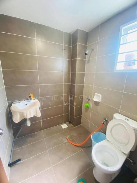 Semi-Detached House for Sale in Taman Desiran Bayu (Puchong) - Mohammad Din Majid - Bathroom - PropertyGuru.com.my