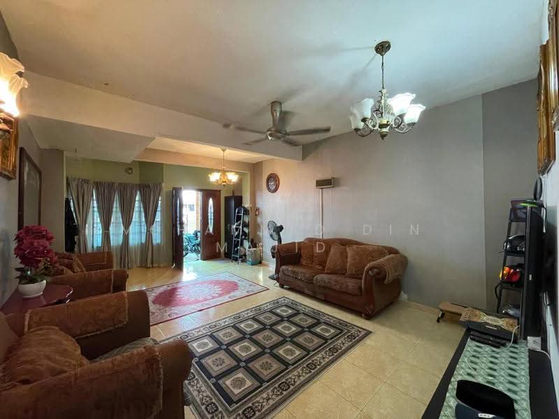 Rumah Teres 2-Tingkat untuk Dijual di Batu Caves (Selangor) - Mohammad Din Majid - Living Room - PropertyGuru.com.my