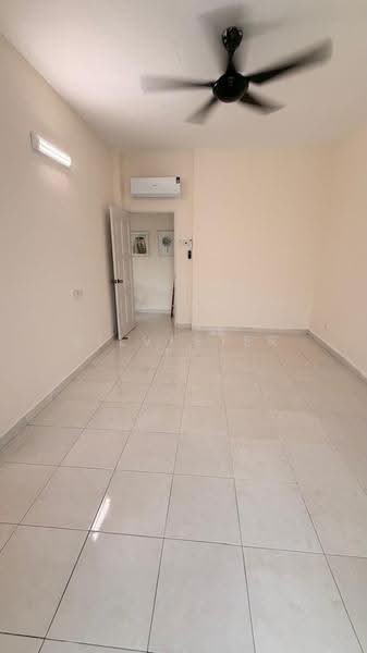 Kondominium untuk Disewa di Regency Heights Condo - Silvester Ti - Living Room - PropertyGuru.com.my