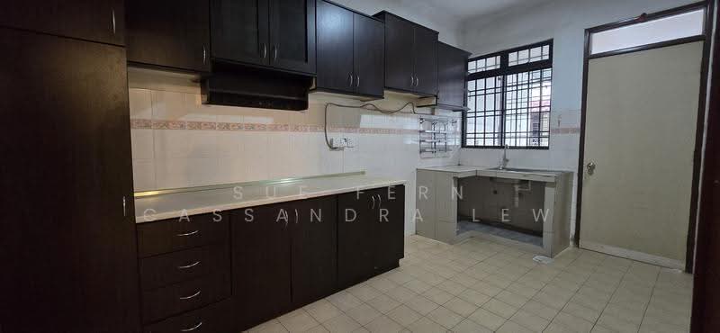 2.5-storey Terraced House for Sale in Bandar Utama (Selangor) - Sue Fern Cassandra Lew - Kitchen - PropertyGuru.com.my