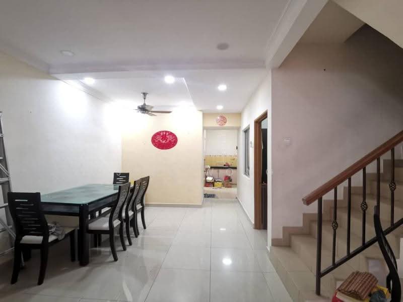 Rumah Teres 2-Tingkat untuk Disewa di Bandar Putra Permai (Seri Kembangan) - Joey Wong - Dining Room - PropertyGuru.com.my