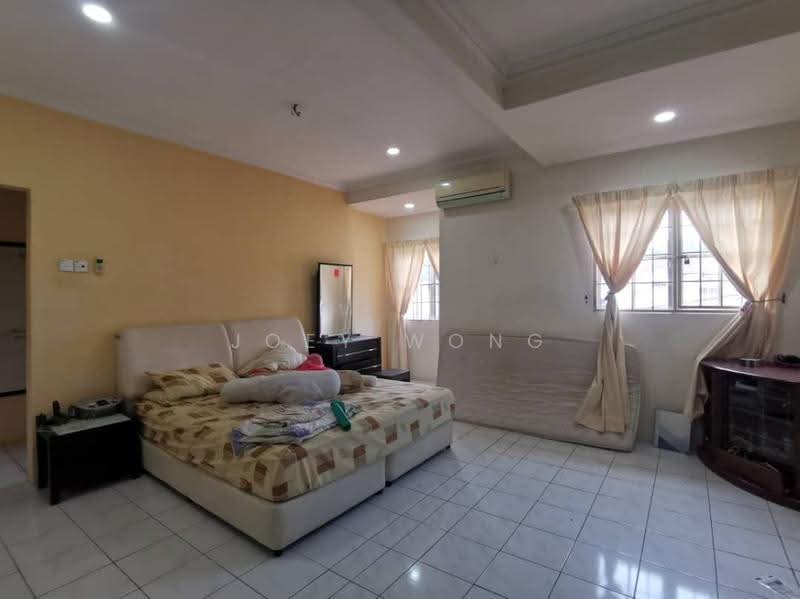 Rumah Teres 2-Tingkat untuk Disewa di Bandar Putra Permai (Seri Kembangan) - Joey Wong - Bedroom - PropertyGuru.com.my