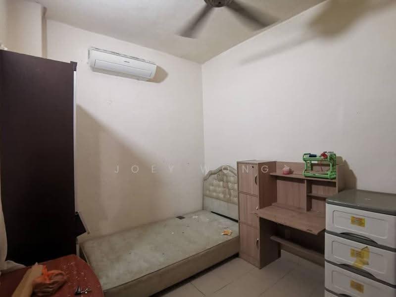 Rumah Teres 2-Tingkat untuk Disewa di Bandar Putra Permai (Seri Kembangan) - Joey Wong - Bedroom - PropertyGuru.com.my