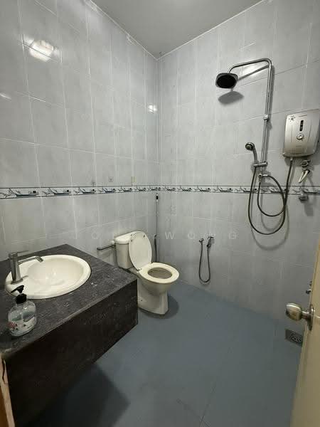 Rumah Teres 2-Tingkat untuk Disewa di Bandar Putra Permai (Seri Kembangan) - Joey Wong - Bathroom - PropertyGuru.com.my