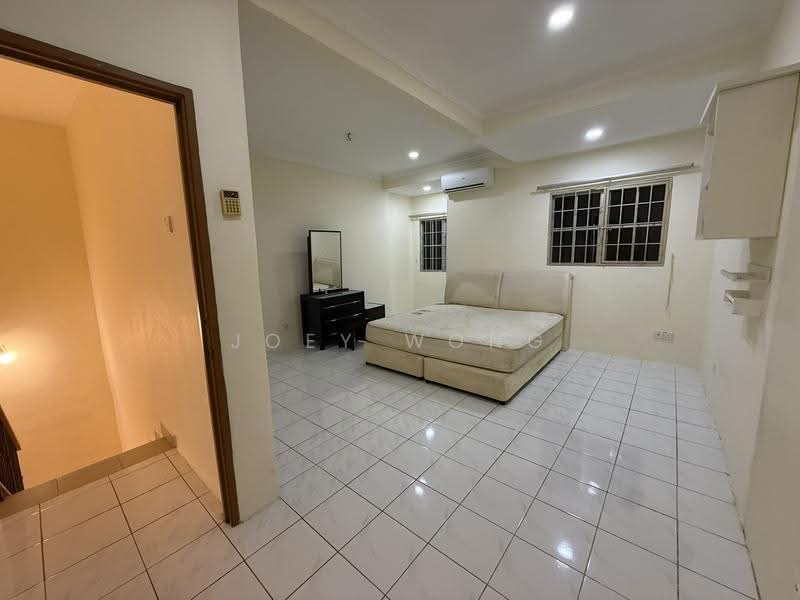 Rumah Teres 2-Tingkat untuk Disewa di Bandar Putra Permai (Seri Kembangan) - Joey Wong - Bedroom - PropertyGuru.com.my