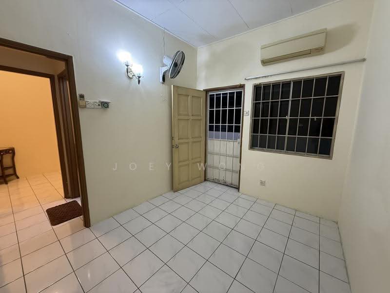 Rumah Teres 2-Tingkat untuk Disewa di Bandar Putra Permai (Seri Kembangan) - Joey Wong - Interior - PropertyGuru.com.my