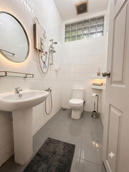 Rumah Berkembar untuk Dijual di Taman Bunga Raja (Kota Kinabalu) - Derek Chung - Bathroom - PropertyGuru.com.my