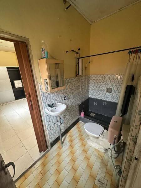 Semi-Detached House for Rent in Johor Bahru (Johor) - Pauline Ng - Bathroom - PropertyGuru.com.my