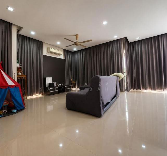 Rumah Berkembar untuk Dijual di Setia Damai (Setia Alam) - Mohd Aizat Saiful Bahri - Living Room - PropertyGuru.com.my
