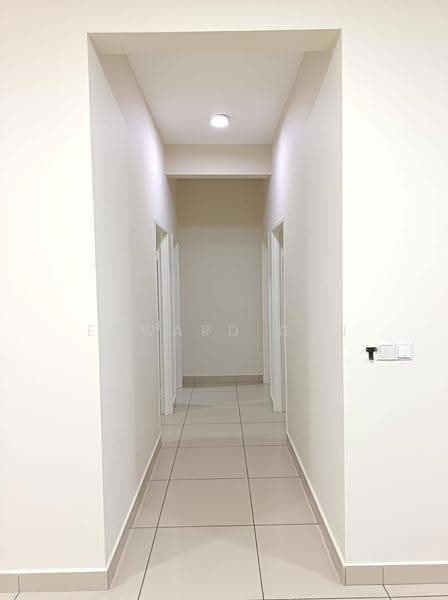 Kediaman Servis untuk Dijual di Meridin Bayvue @ Sierra Perdana - Edward Gan - Corridor - PropertyGuru.com.my