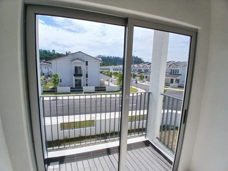 Rumah Teres 2-Tingkat untuk Dijual di Sepang (Selangor) - Shangkar G - Side Balcony - PropertyGuru.com.my