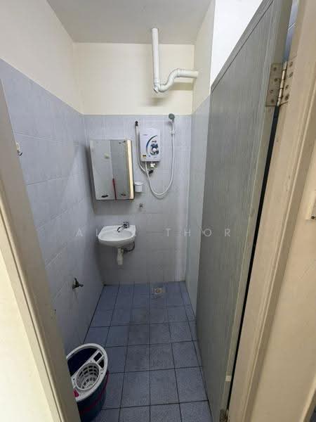 Pangsapuri untuk Disewa di Sri Saujana - Alex Thor - Bathroom - PropertyGuru.com.my