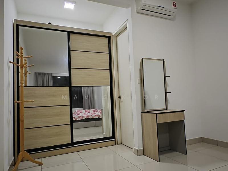 Kediaman Servis untuk Dijual di Woodsbury Suites - Mavis Khor - Bedroom - PropertyGuru.com.my