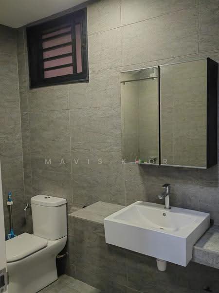 Kediaman Servis untuk Dijual di Woodsbury Suites - Mavis Khor - Bathroom - PropertyGuru.com.my