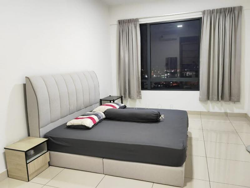 Kediaman Servis untuk Dijual di Woodsbury Suites - Mavis Khor - Bedroom - PropertyGuru.com.my