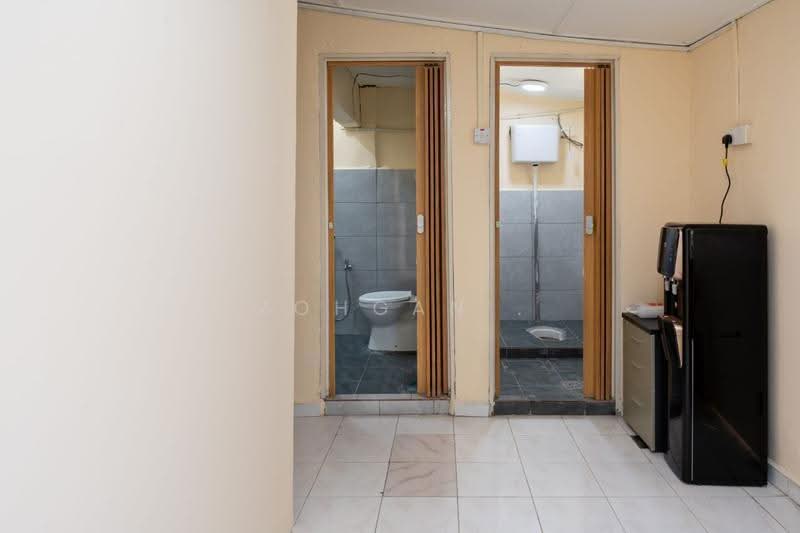 1-storey Terraced House for Sale in Jalan Klang Lama (Old Klang Road) (Kuala Lumpur) - Mohgan . - Bathroom - PropertyGuru.com.my