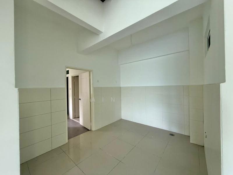 Kondominium untuk Dijual di Starhill Luxury Residence - Rain Yu - Dry Kitchen - PropertyGuru.com.my